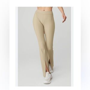 ALO | OWO Airbrush High Waist 7/8 Flutter Legging Size Small in California Sand